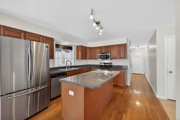 $599,999 | 2 Sterling Lane, Unit 2, Walpole, MA 02081