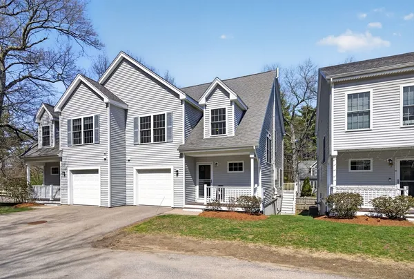 $599,999 | 2 Sterling Lane, Unit 2, Walpole, MA 02081