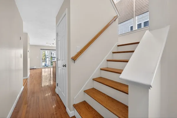 $599,999 | 2 Sterling Lane, Unit 2, Walpole, MA 02081