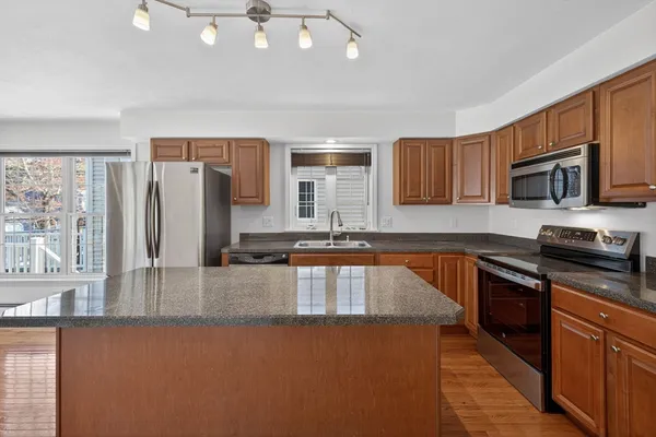 $599,999 | 2 Sterling Lane, Unit 2, Walpole, MA 02081