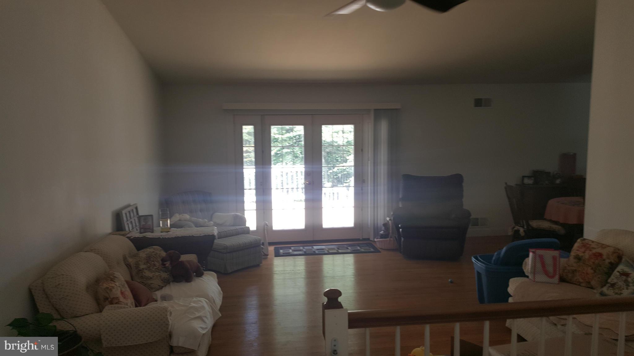 8 Marigold Court Silver Spring, MD 20906 - Photo 5 of 18 Living Room