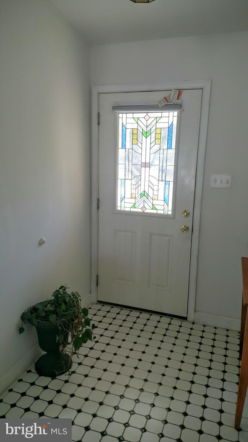 8 Marigold Court Silver Spring, MD 20906 - Photo 7 of 18 Interior (General)