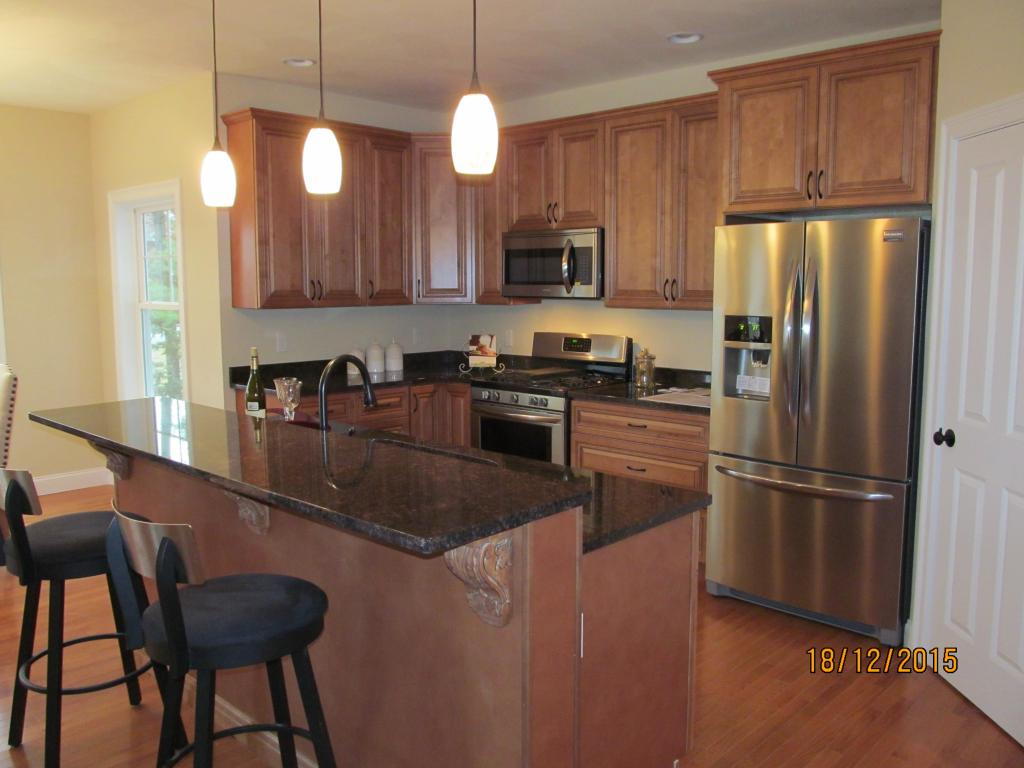214 Dallaire Street Manchester, NH 03104 - Photo 7 of 31