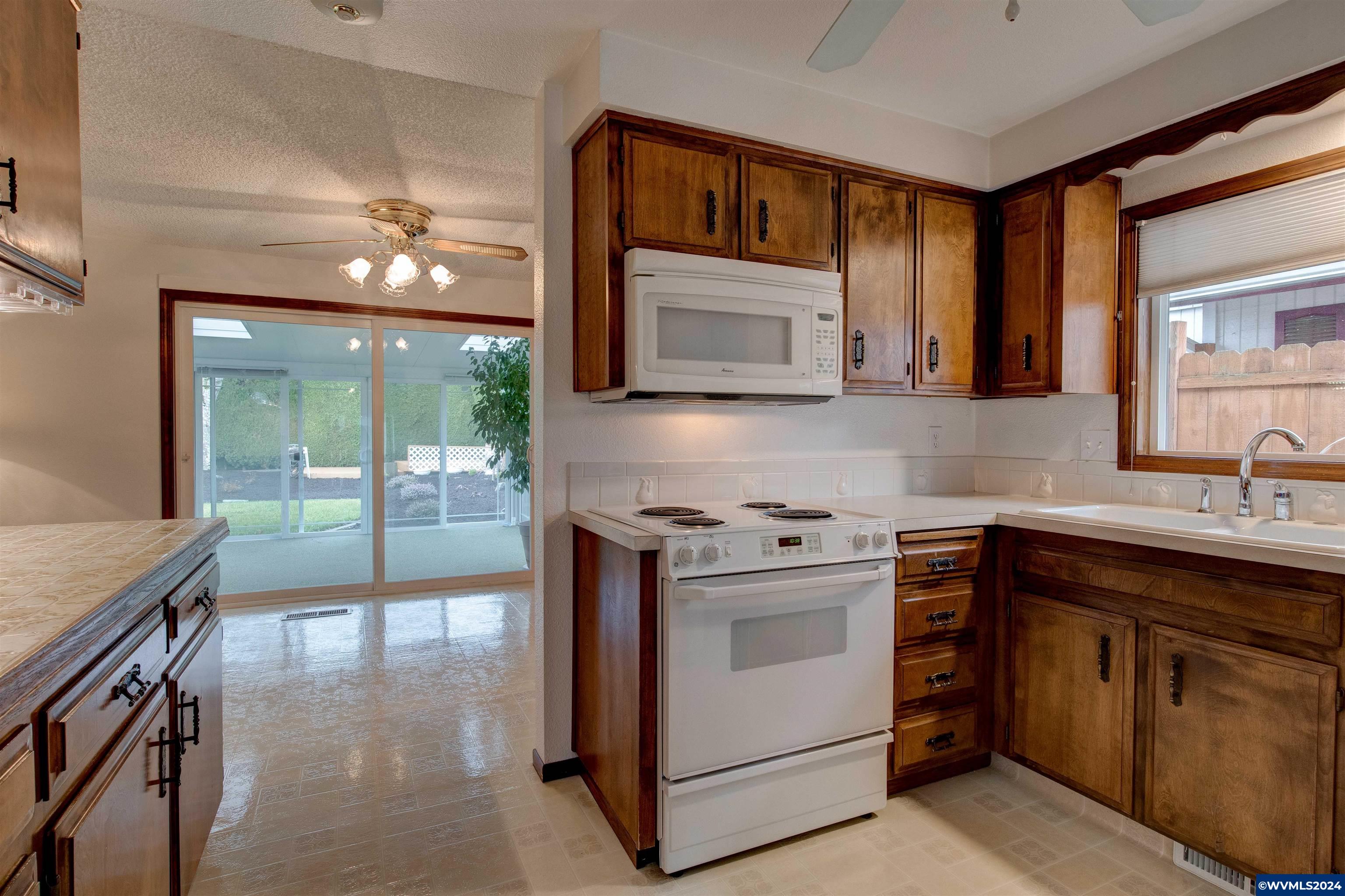 463 Snoopy Lane Northeast Salem, OR 97301 - Photo 12 of 42