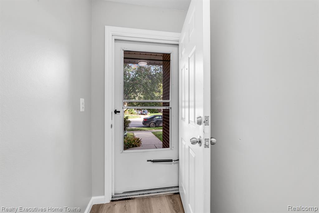 18018 Martin Road Roseville, MI 48066 - Photo 4 of 17 Gallery Image 4