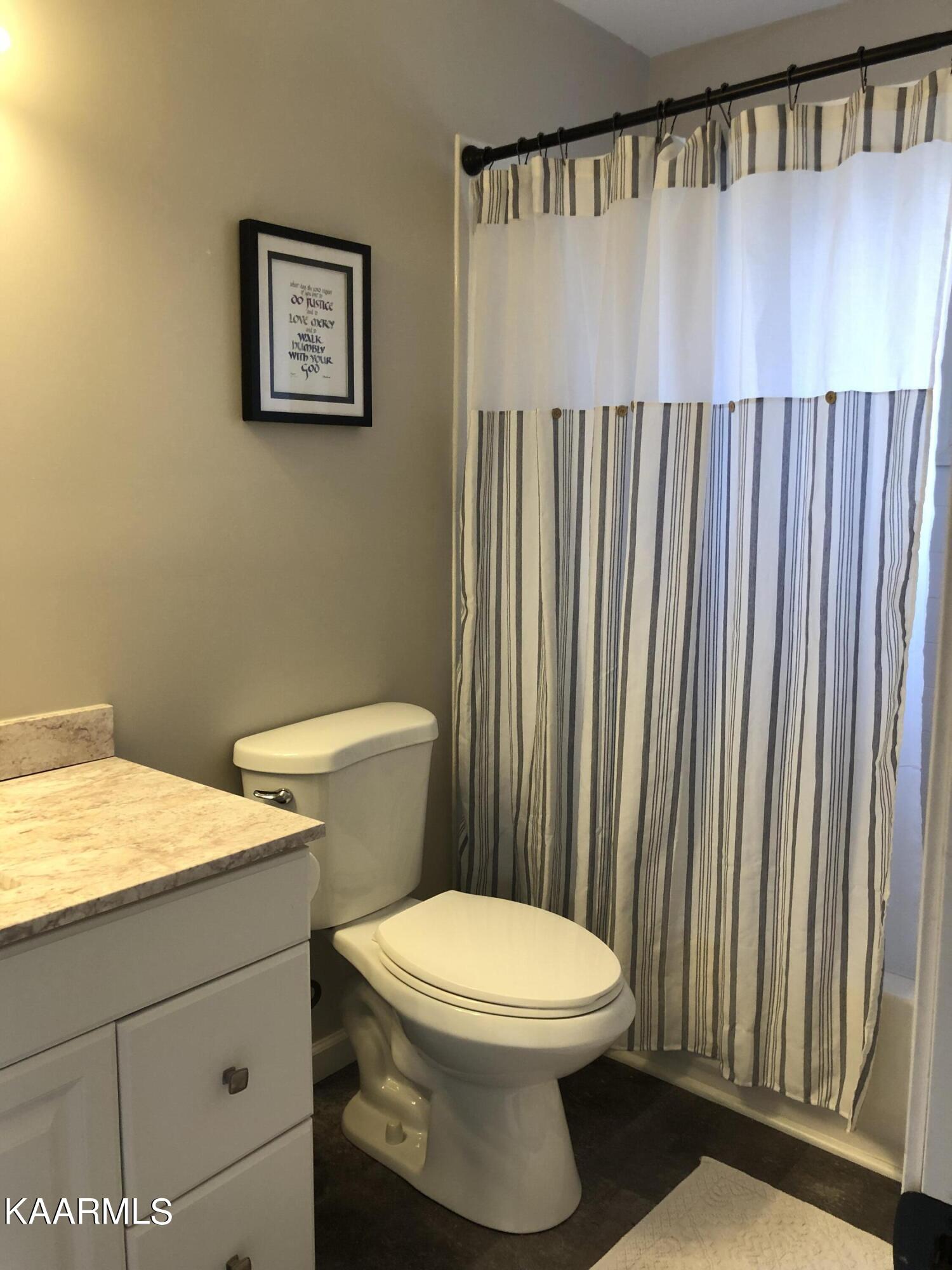 102 West Maiden Lane Oak Ridge, TN 37830 - Photo 19 of 27 Hall Bath
