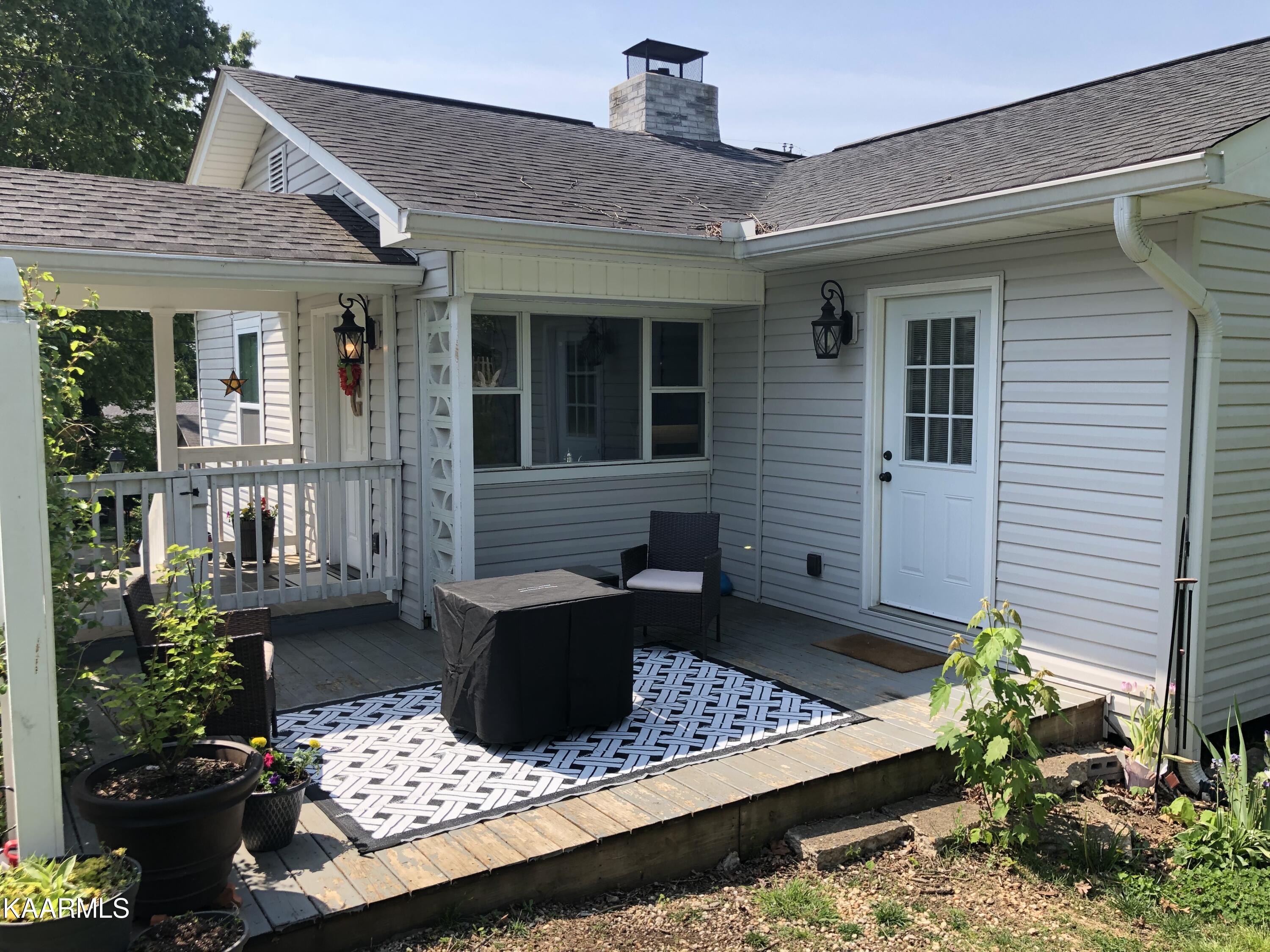 102 West Maiden Lane Oak Ridge, TN 37830 - Photo 24 of 27 Deck Area