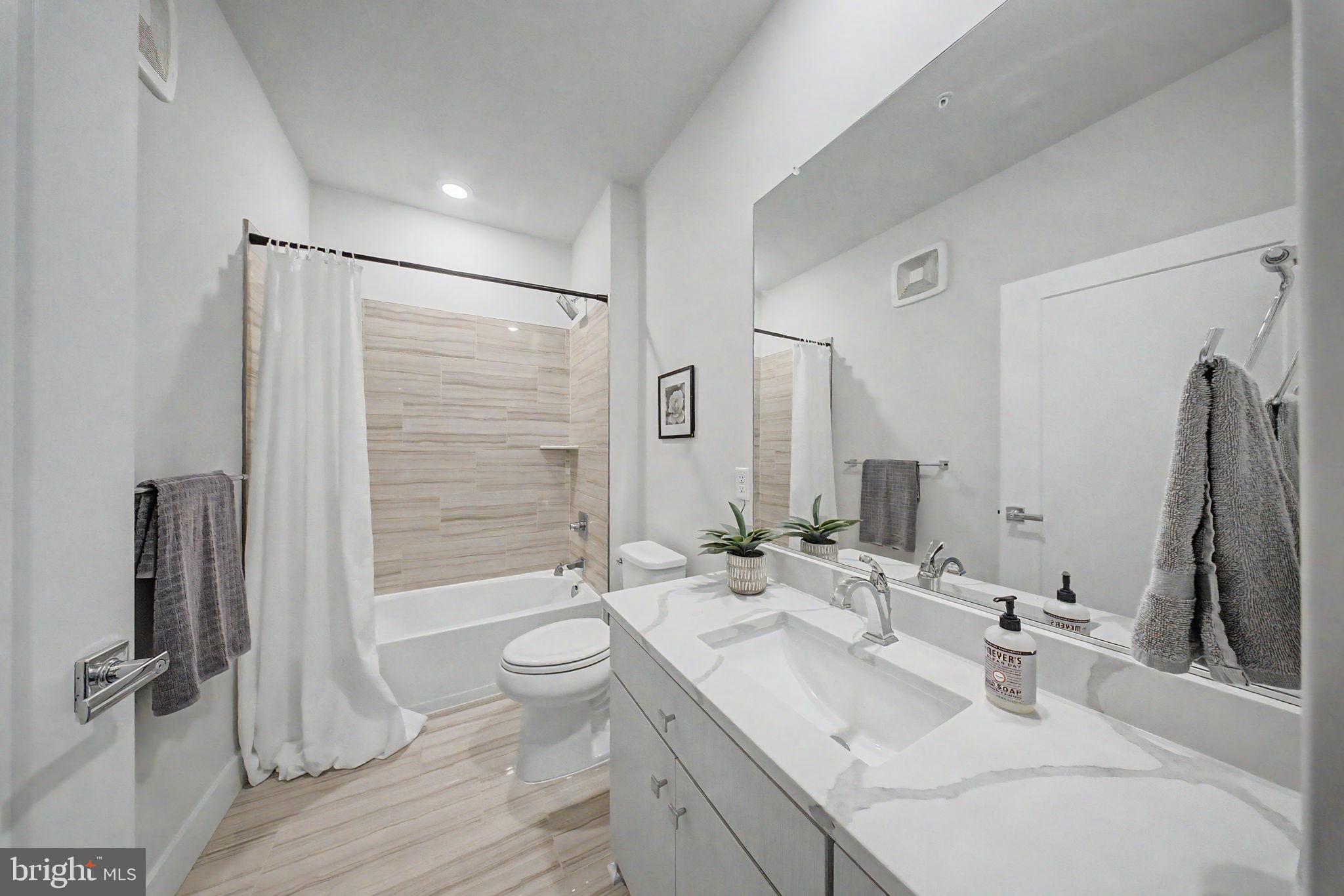 1761 Old Meadow Road, Unit 220 McLean, VA 22102 - Photo 17 of 32 2nd Bedroom En Suite Bathroom