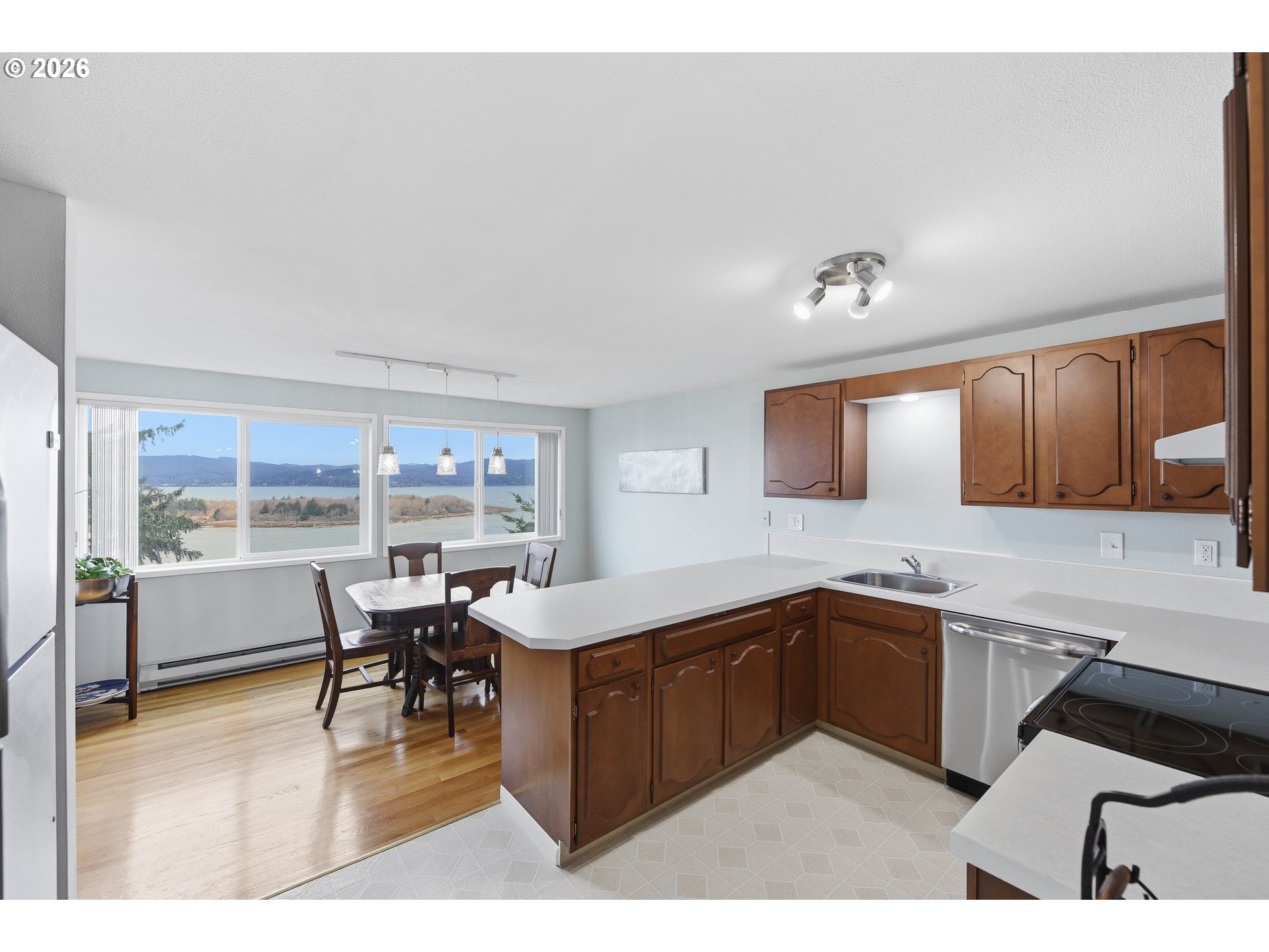 290 North 3rd Court, Unit 7 Coos Bay, OR 97420 - Photo 13 of 32