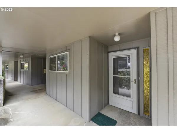 $269,000 | 290 North 3rd Court, Unit 7, Coos Bay, OR 97420