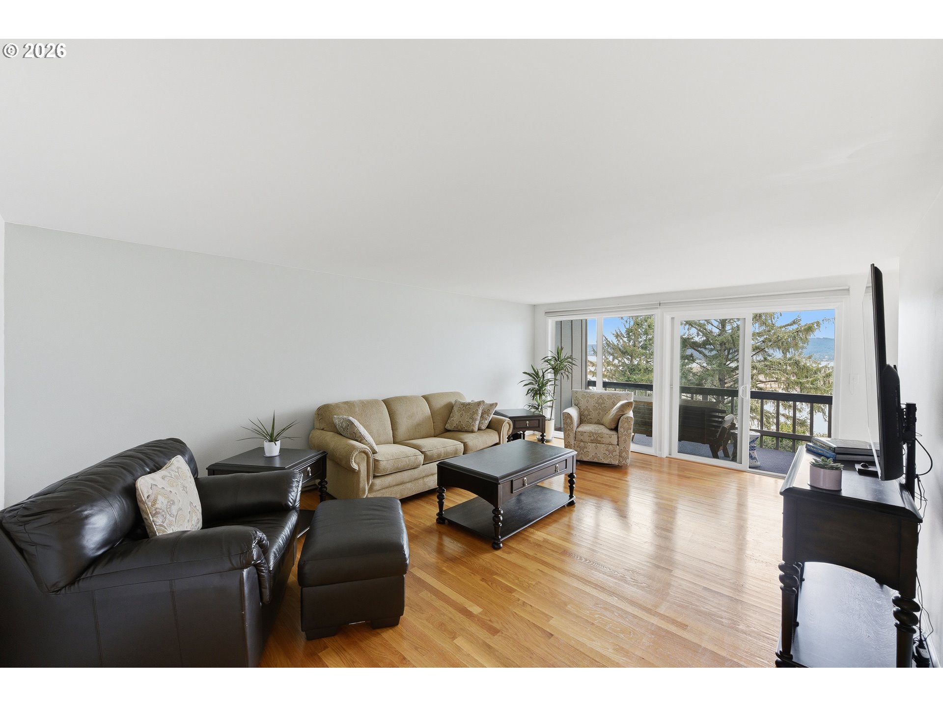 290 North 3rd Court, Unit 7 Coos Bay, OR 97420 - Photo 3 of 32