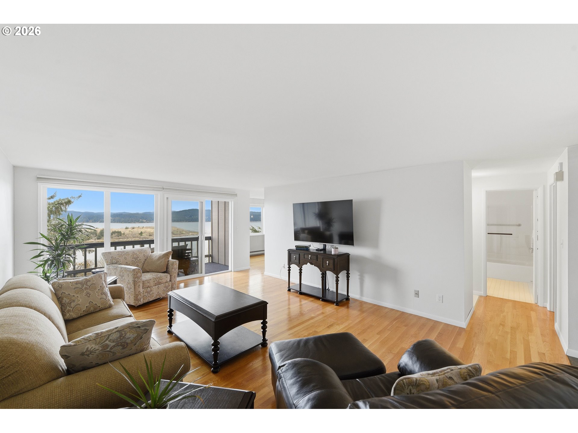 290 North 3rd Court, Unit 7 Coos Bay, OR 97420 - Photo 4 of 32