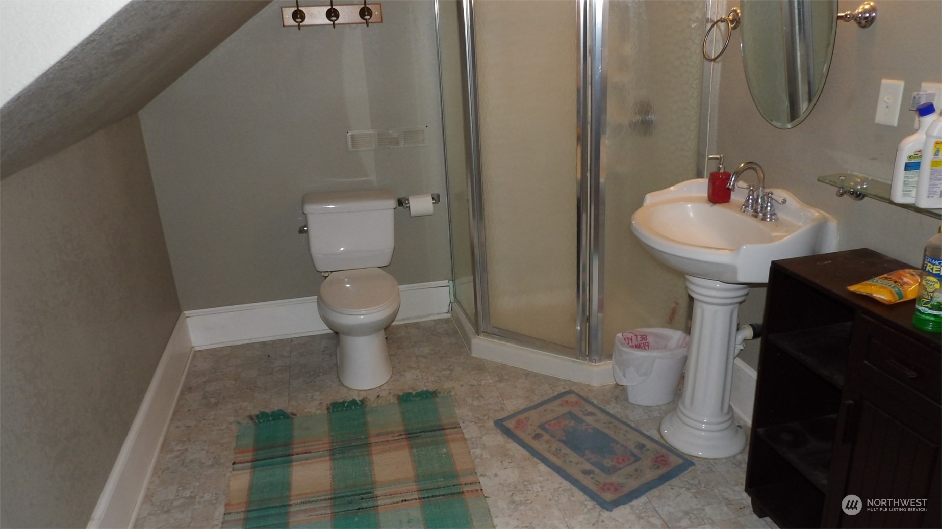 29 East Weber Road Ritzville, WA 99169 - Photo 15 of 20 a bathroom with a toilet and a sink