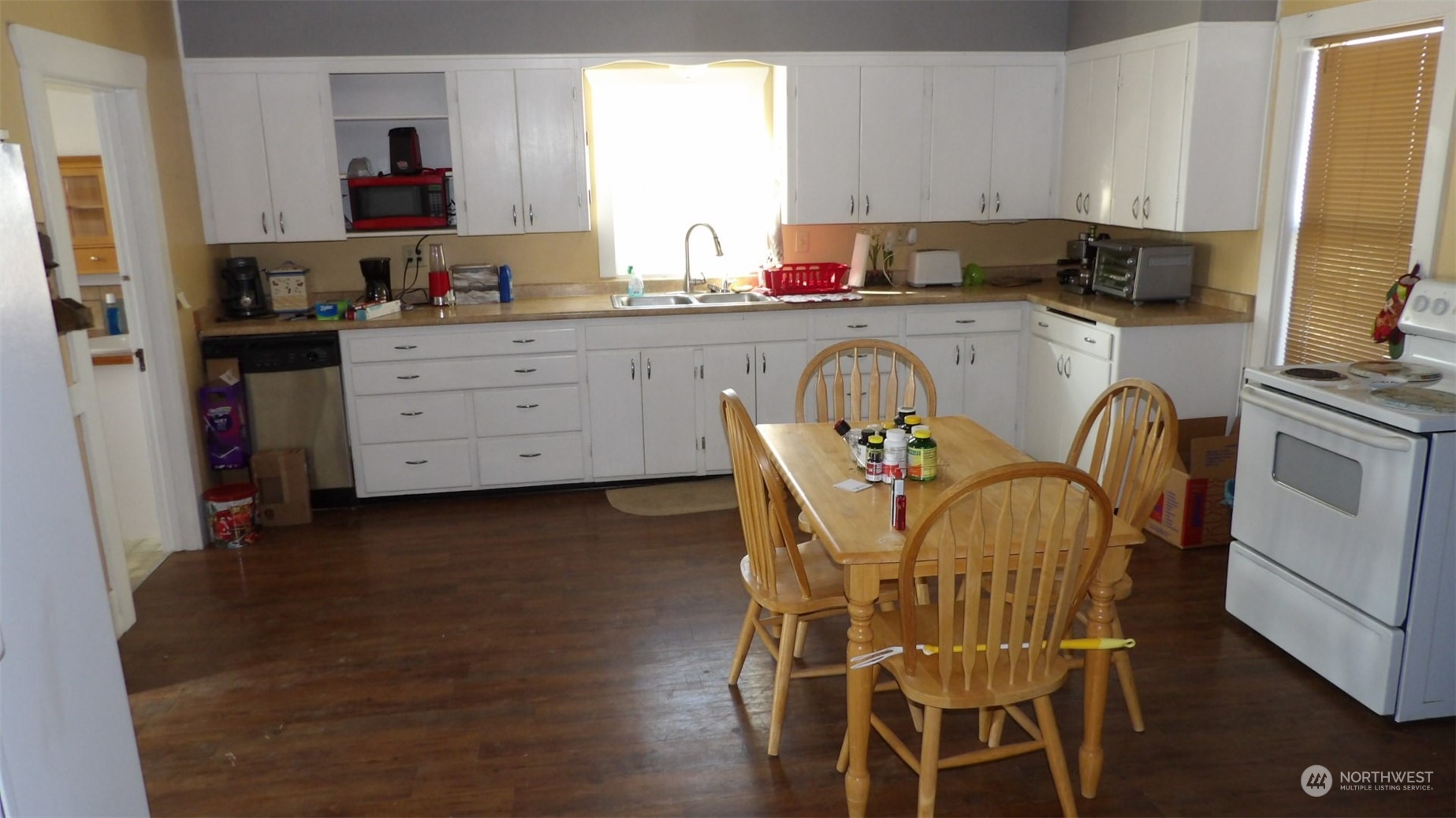 29 East Weber Road Ritzville, WA 99169 - Photo 6 of 20 a kitchen with a table chairs microwave and cabinets