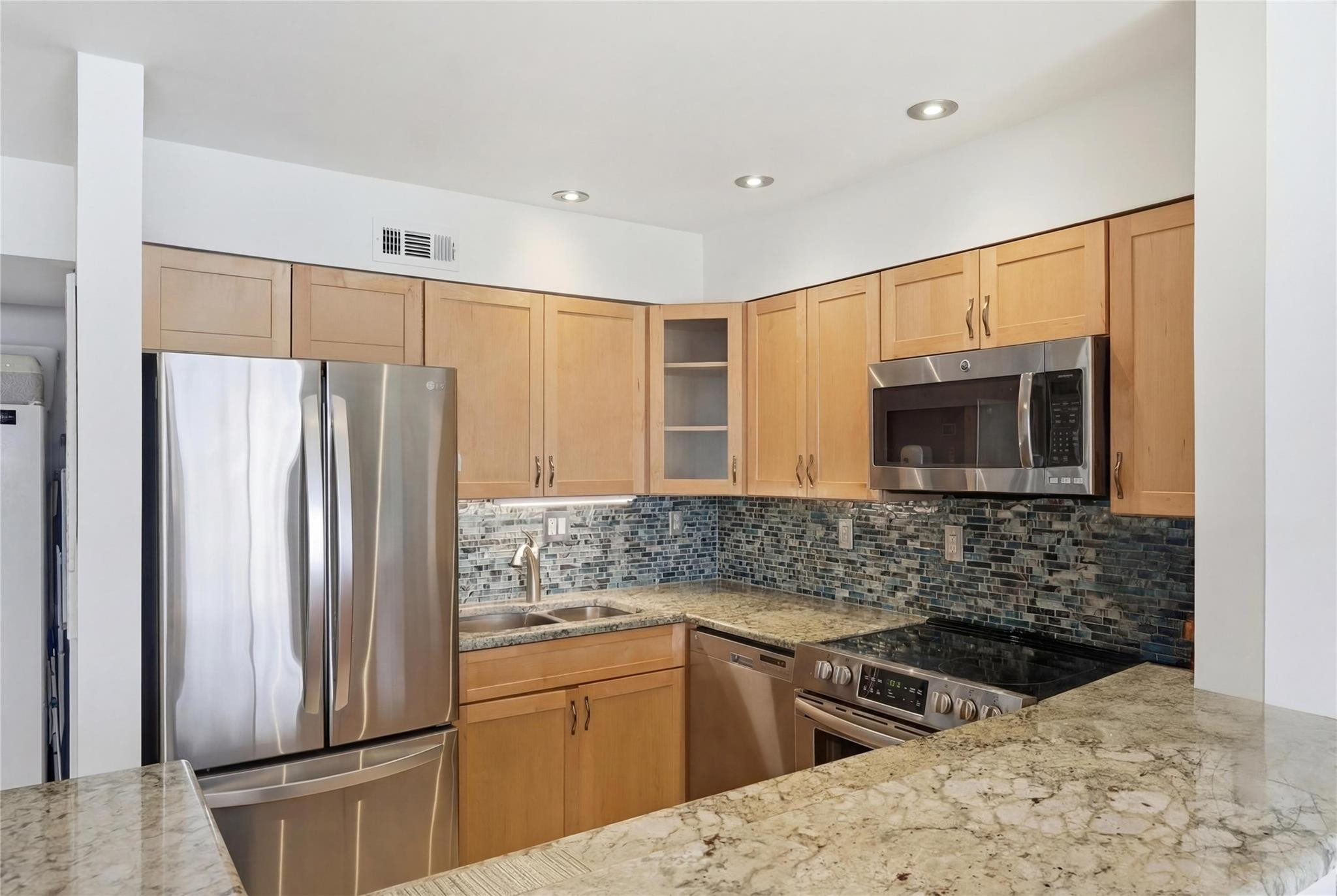 2936 Lake Shore Drive, Unit 204 Riviera Beach, FL 33404 - Photo 7 of 18 Photo 7