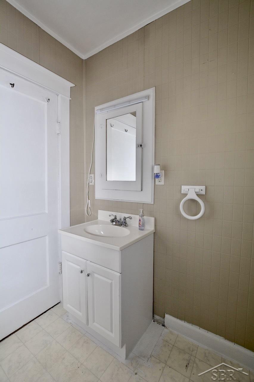 406 Tittabawassee Road Zilwaukee, MI 48604 - Photo 16 of 17