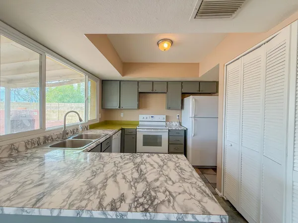 $2,395 | 2812 South Cottonwood Drive, Tempe, AZ 85282