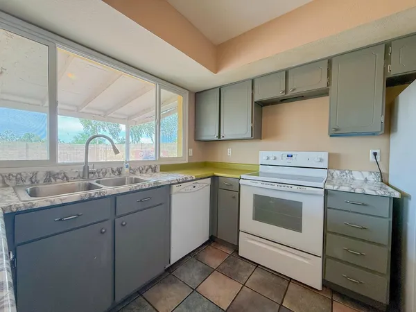 $2,395 | 2812 South Cottonwood Drive, Tempe, AZ 85282