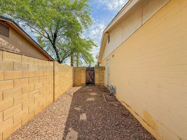 $2,395 | 2812 South Cottonwood Drive, Tempe, AZ 85282