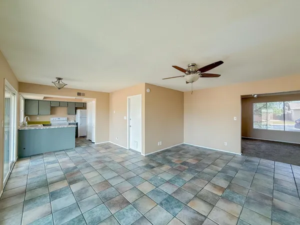 $2,395 | 2812 South Cottonwood Drive, Tempe, AZ 85282