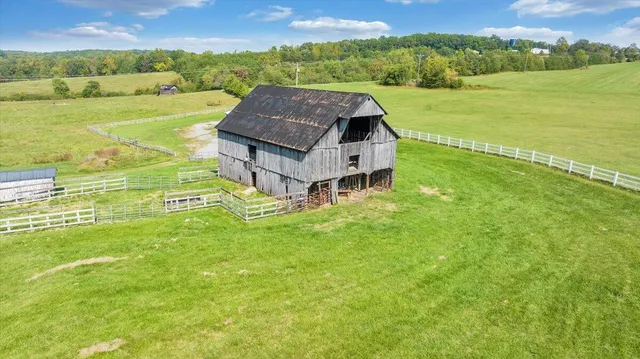 $949,000 | 12715 Smith Mountain Lake Parkway, Huddleston, VA 24104