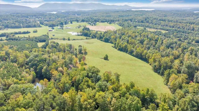 $949,000 | 12715 Smith Mountain Lake Parkway, Huddleston, VA 24104