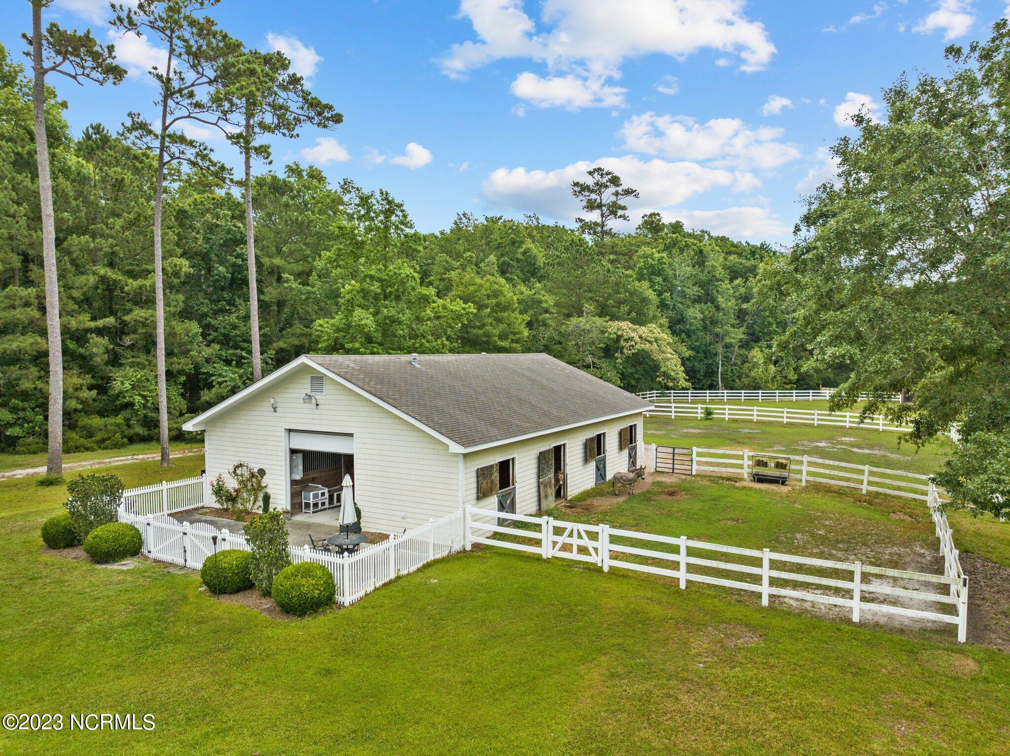 370 Whitebridge Road Hampstead, NC 28443 - Photo 6 of 103 21-web-or-mls-DJI_0427