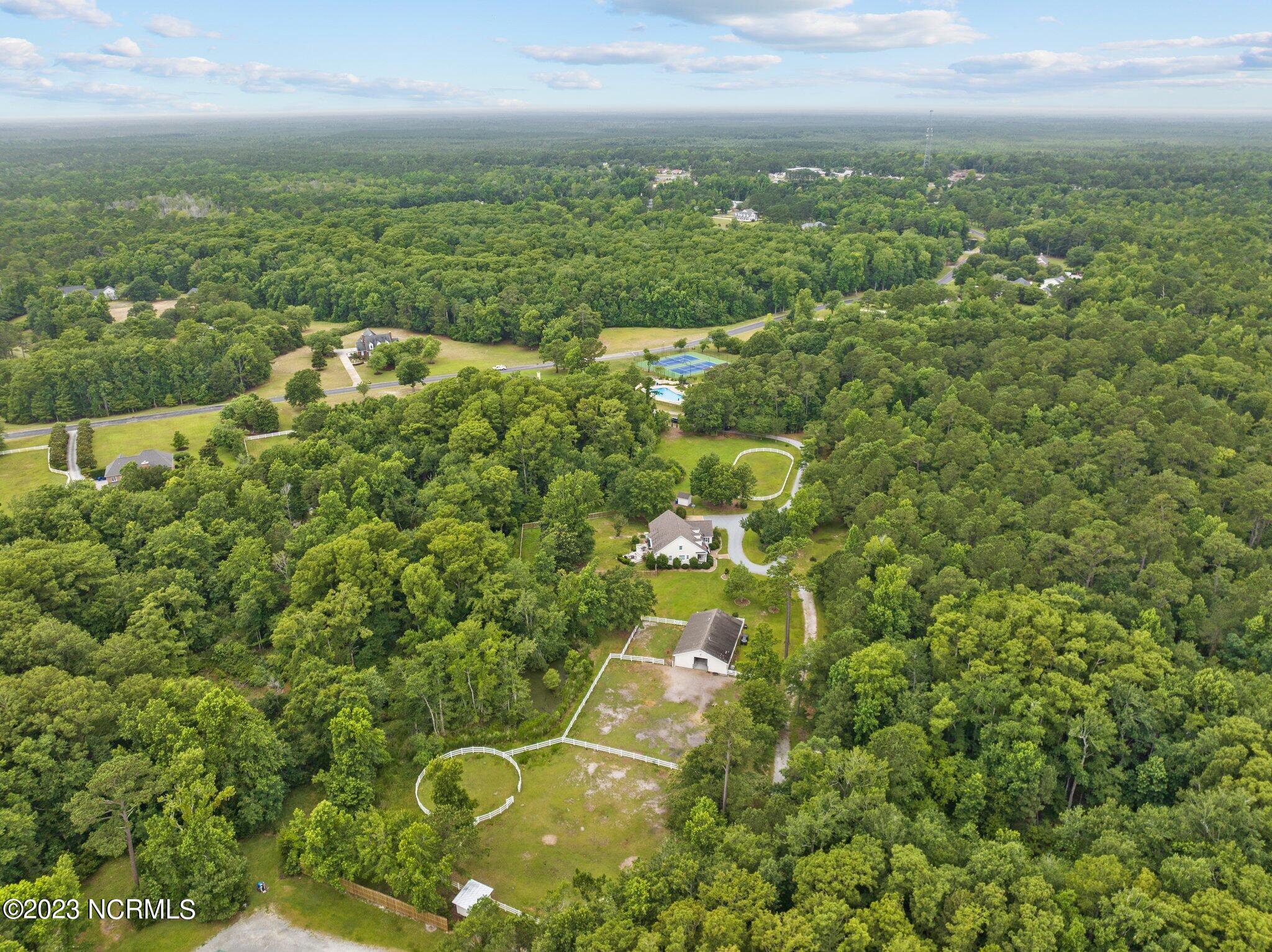 370 Whitebridge Road Hampstead, NC 28443 - Photo 7 of 103 25-web-or-mls-DJI_0433