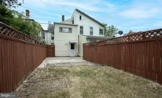 $1,600 | 127 Walnut Street, Carlisle, PA 17013