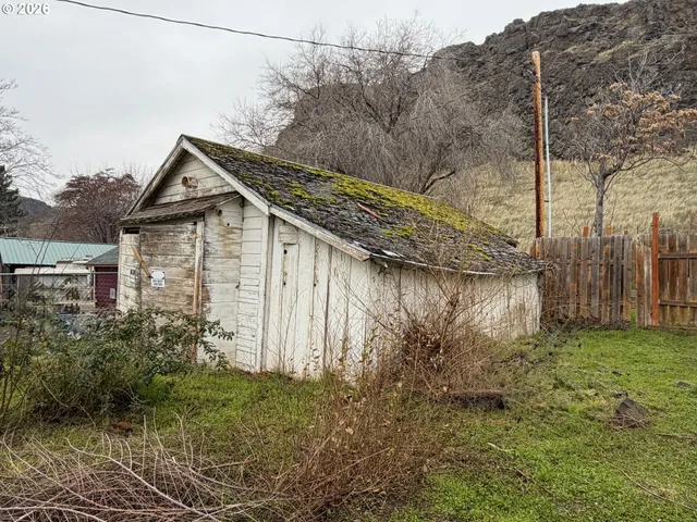 $135,000 | 217 Main Street, Wishram, WA 98673