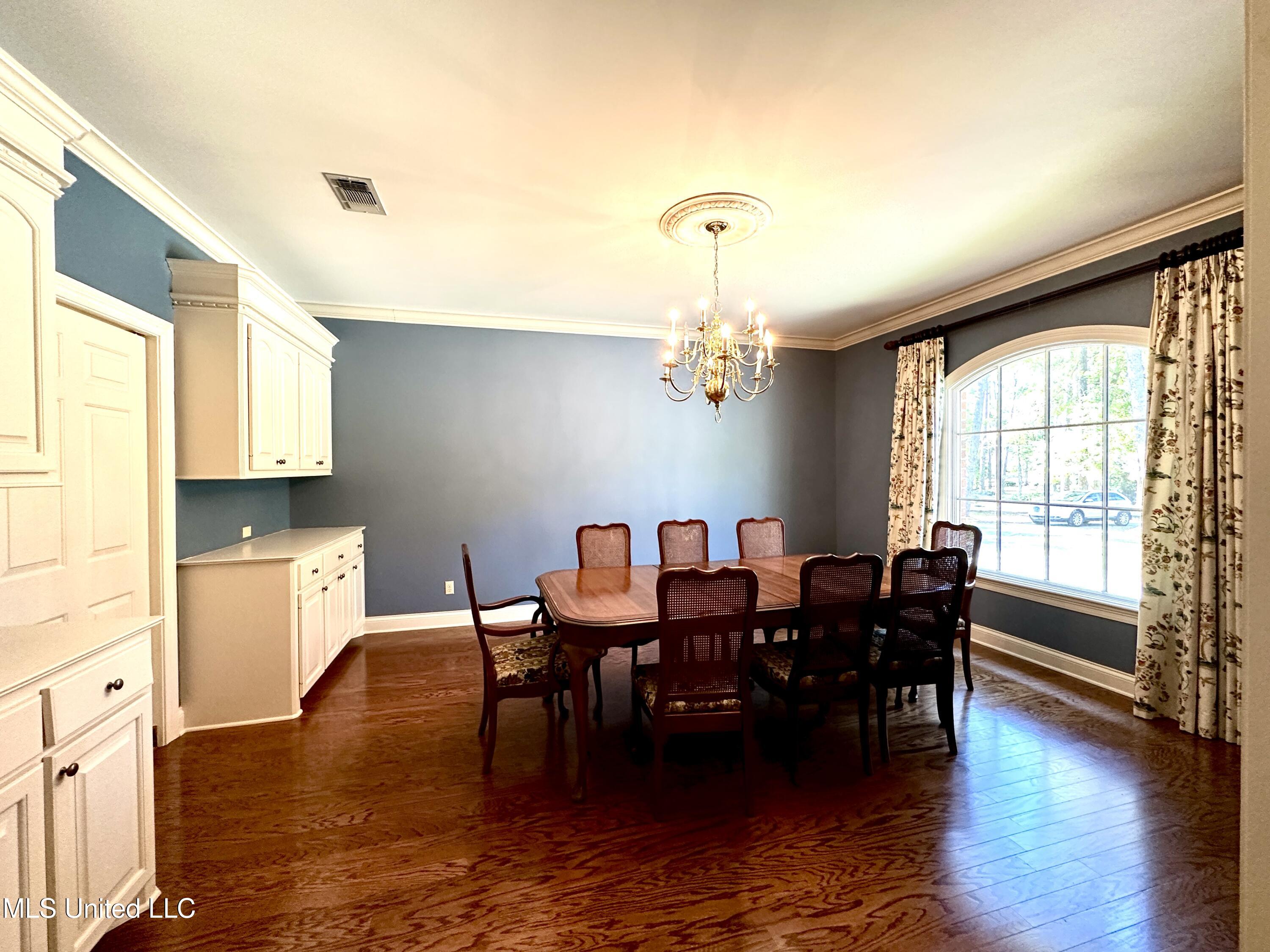 306 Cherokee Drive McComb, MS 39648 - Photo 6 of 37 IMG_8435