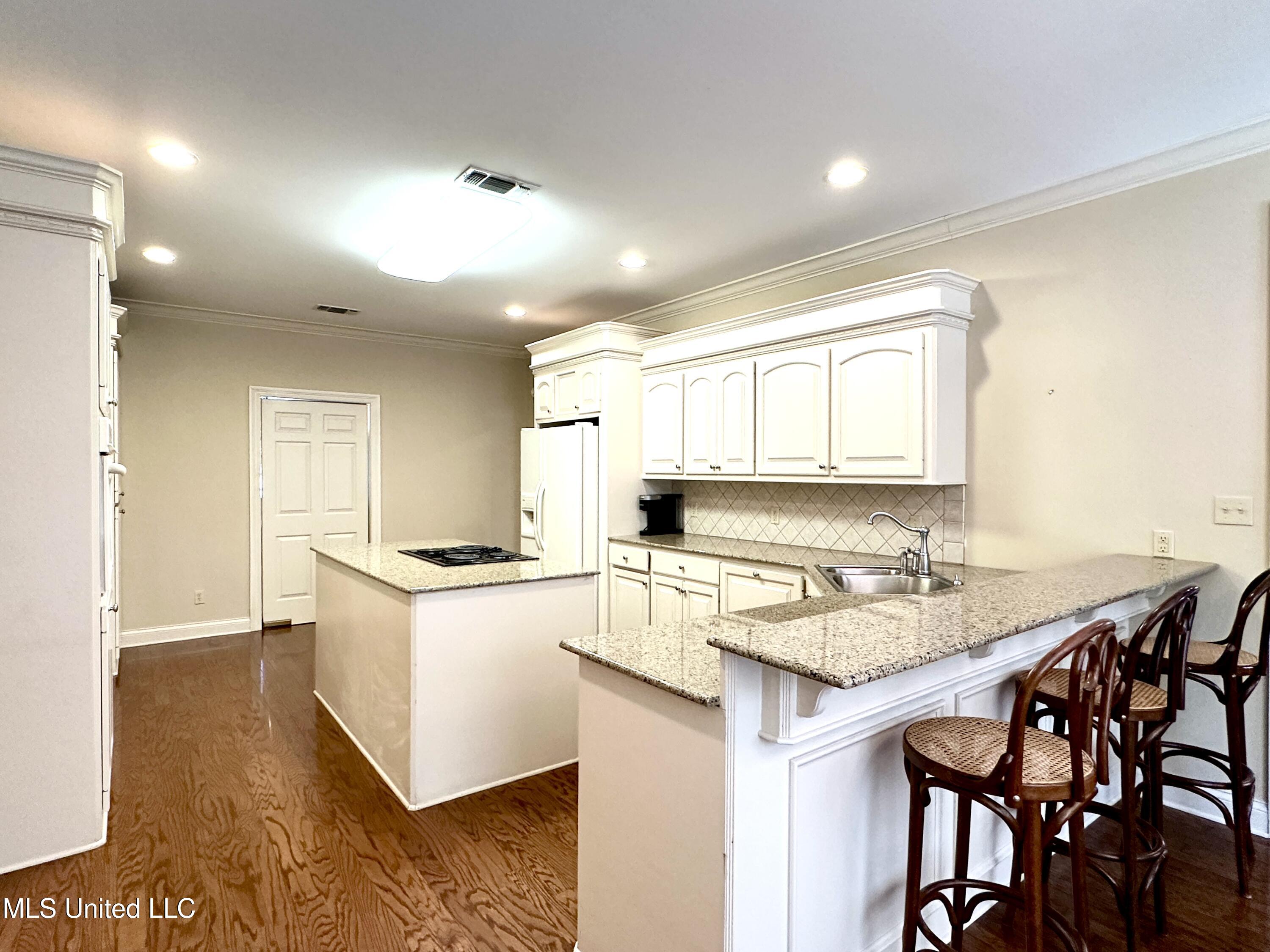 306 Cherokee Drive McComb, MS 39648 - Photo 9 of 37 IMG_8451