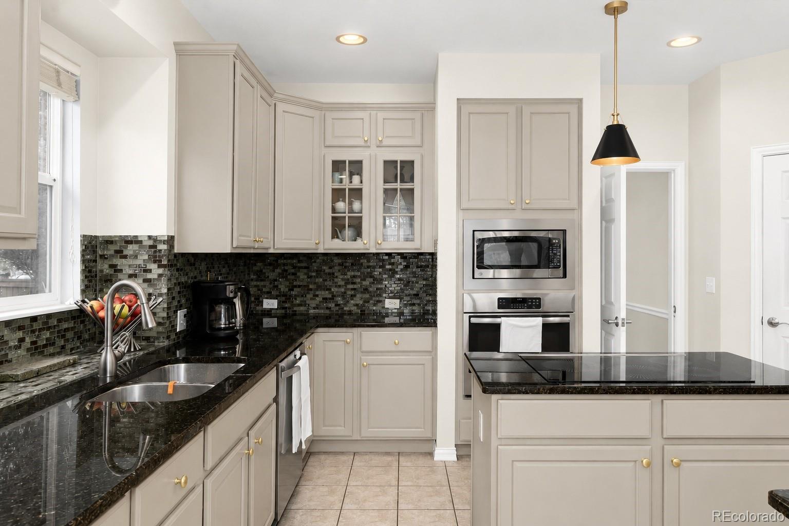 9798 Sylvestor Road Highlands Ranch, CO 80129 - Photo 12 of 49