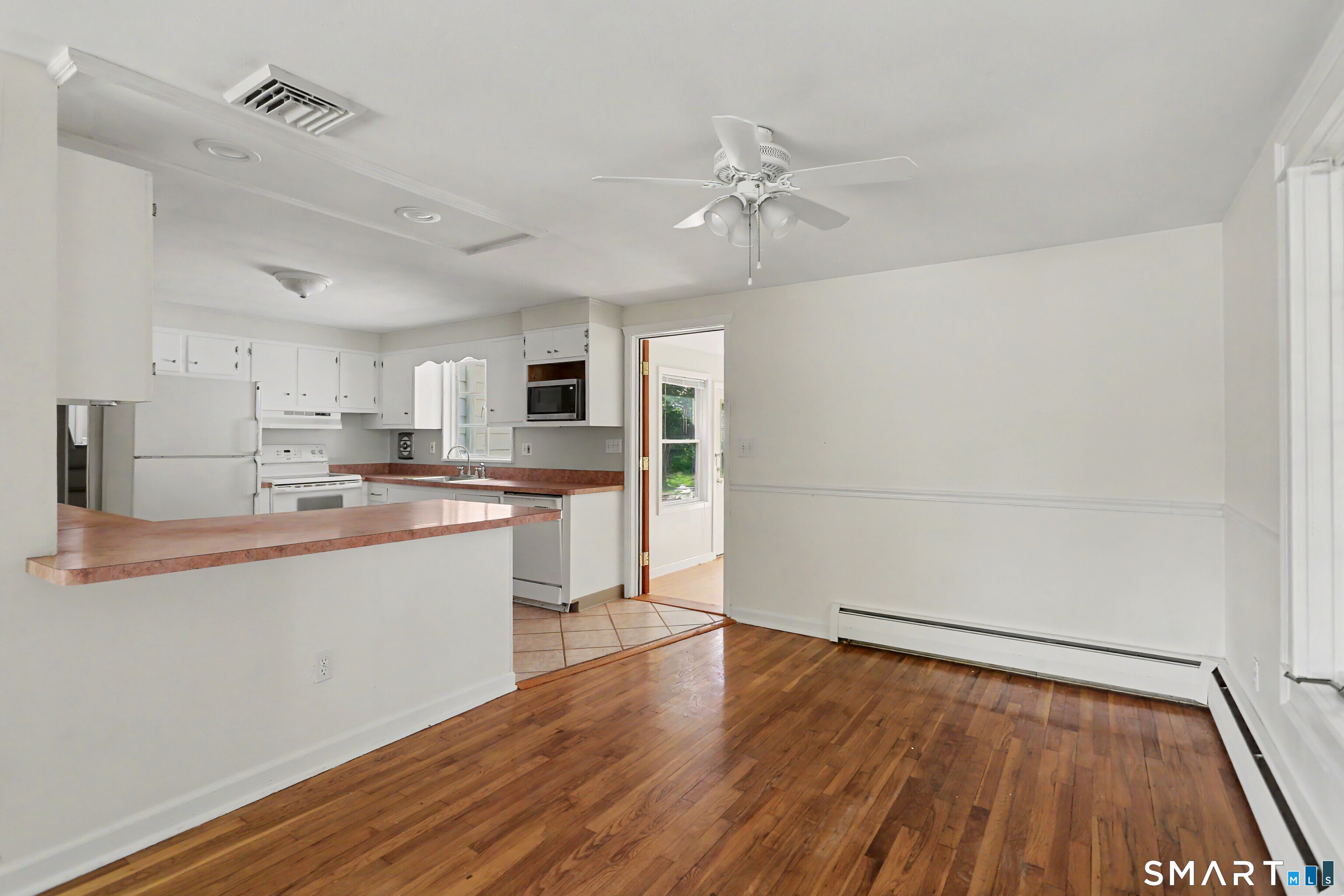 42 Carroll Road Hamden, CT 06517 - Photo 5 of 32