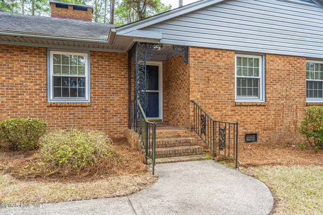 $465,000 | 202 Downing Place, Southern Pines, NC 28387