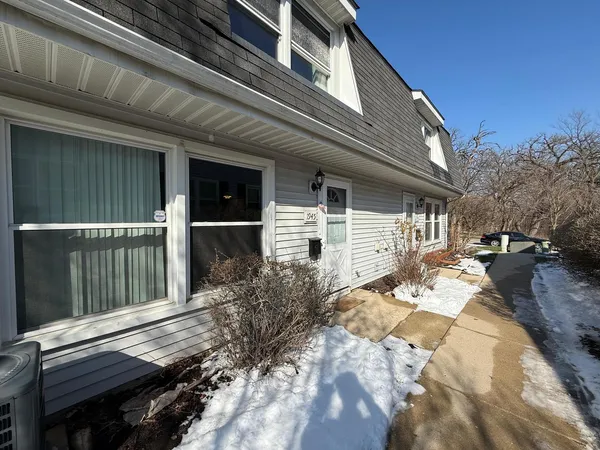 $2,295 | 1945 Hancock Drive, Unit 1945, Hoffman Estates, IL 60169