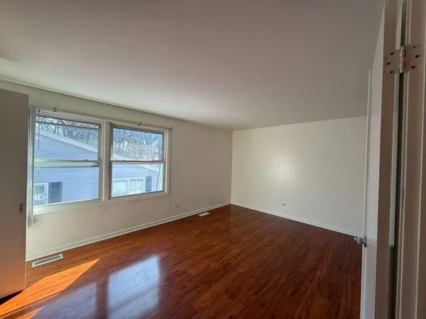 $2,295 | 1945 Hancock Drive, Unit 1945, Hoffman Estates, IL 60169