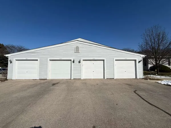 $2,295 | 1945 Hancock Drive, Unit 1945, Hoffman Estates, IL 60169