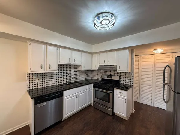 $2,295 | 1945 Hancock Drive, Unit 1945, Hoffman Estates, IL 60169