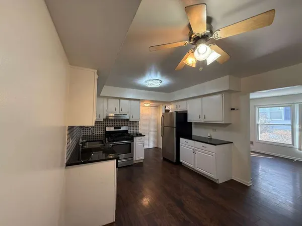 $2,295 | 1945 Hancock Drive, Unit 1945, Hoffman Estates, IL 60169