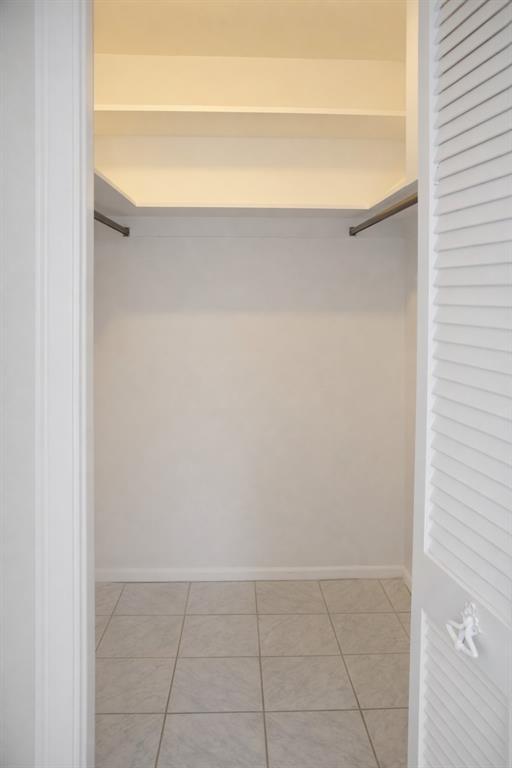 5300 Washington Street, Unit 107D Hollywood, FL 33021 - Photo 13 of 23 a close up view of cabinet