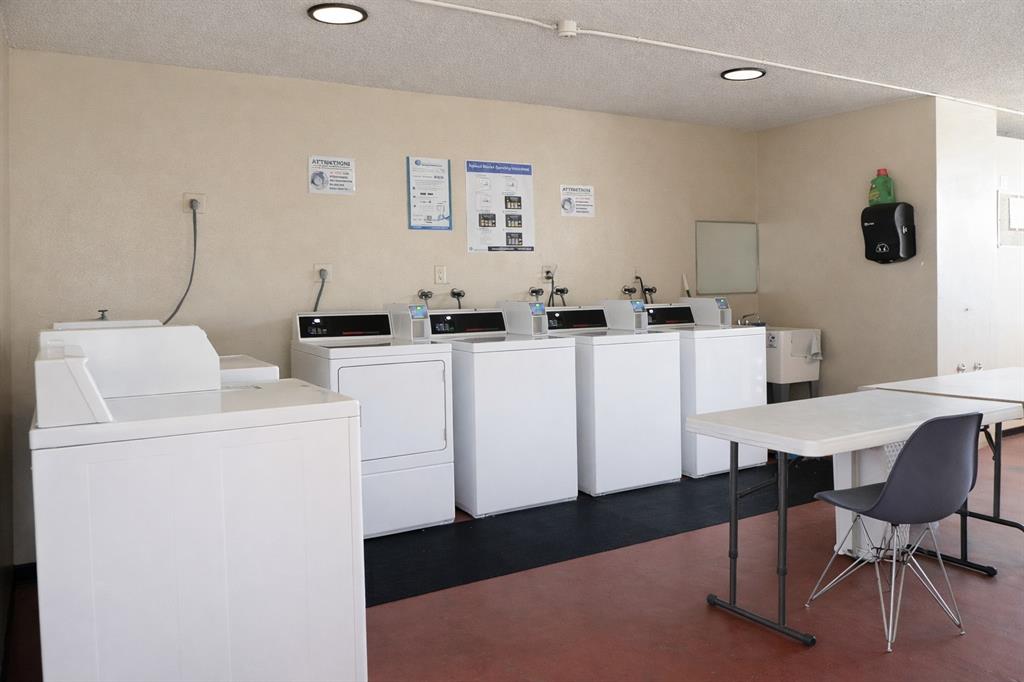 5300 Washington Street, Unit 107D Hollywood, FL 33021 - Photo 18 of 23 a living room with dryer and furniture
