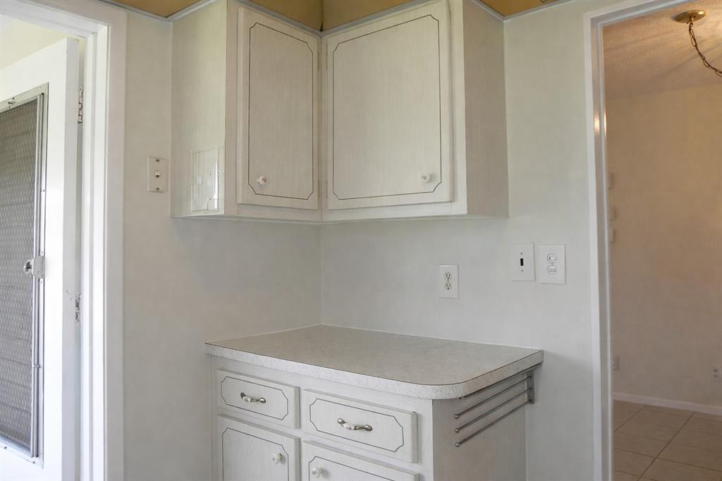 5300 Washington Street, Unit 107D Hollywood, FL 33021 - Photo 3 of 23 a utility room with cabinets