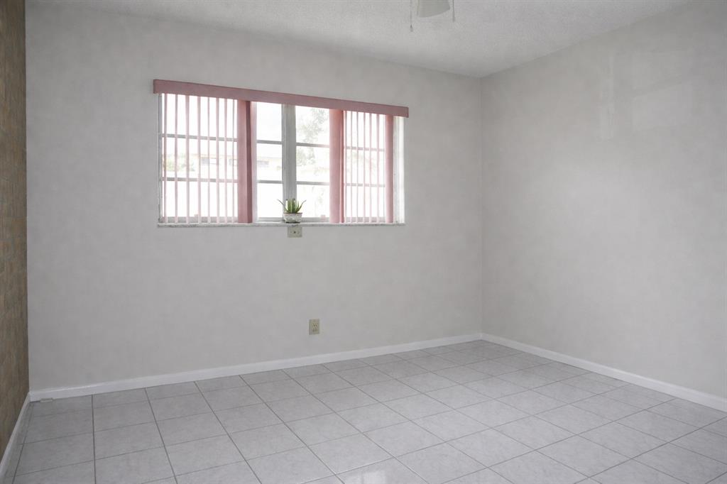 5300 Washington Street, Unit 107D Hollywood, FL 33021 - Photo 9 of 23 an empty room with a window