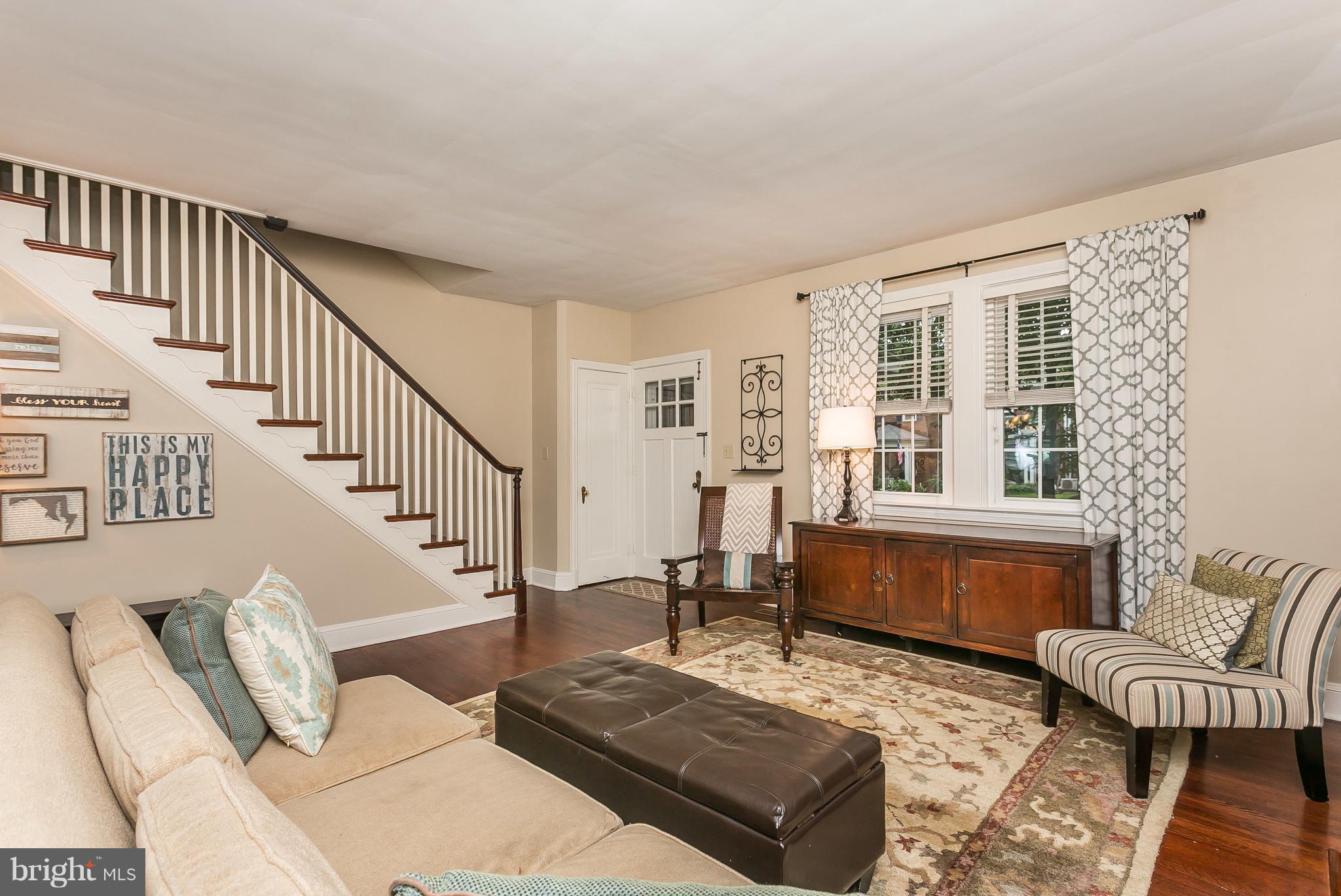 314 Dunkirk Road Baltimore, MD 21212 - Photo 7 of 28 a living room with furniture rug and a table