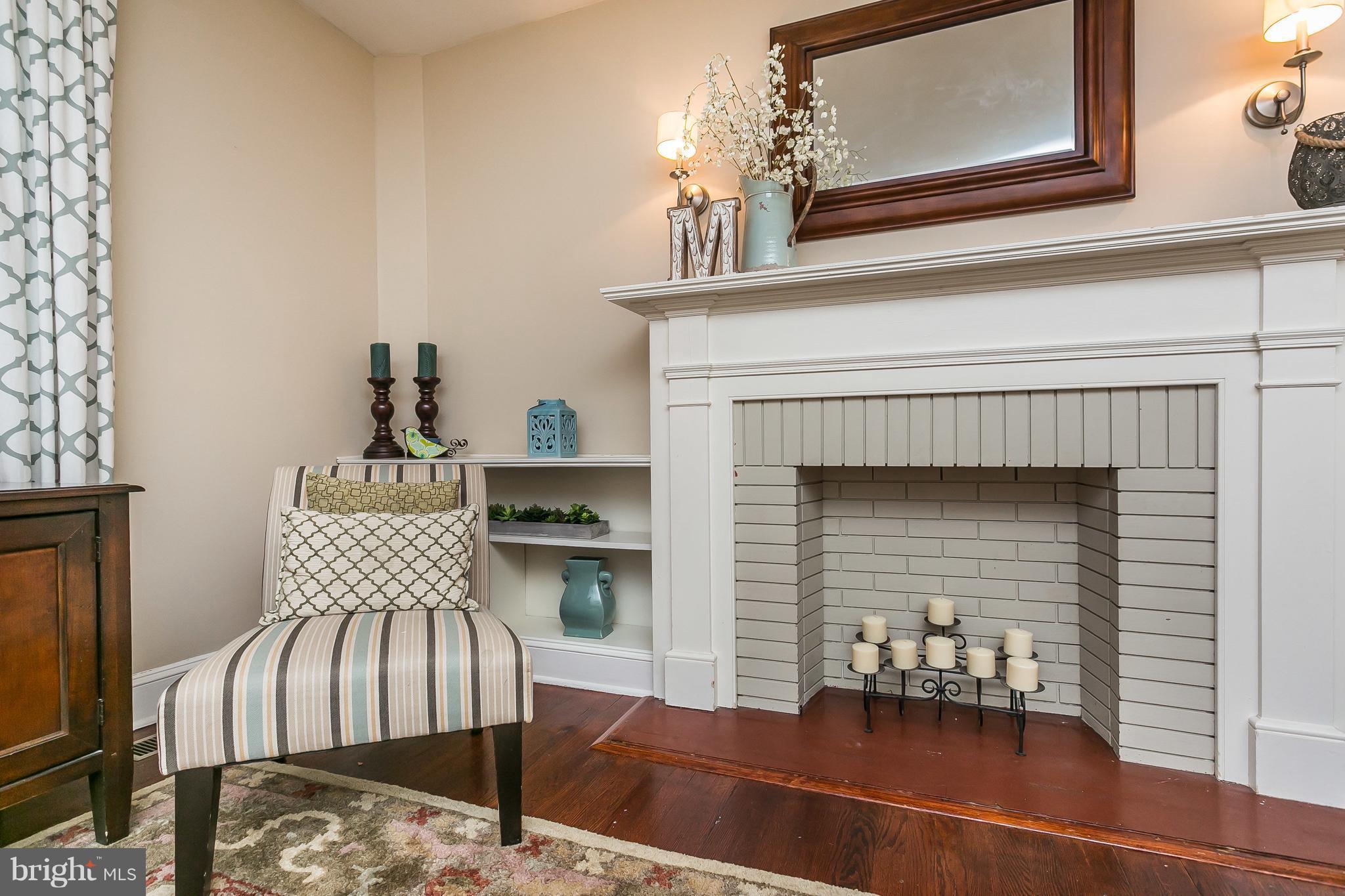 314 Dunkirk Road Baltimore, MD 21212 - Photo 8 of 28 a living room with furniture