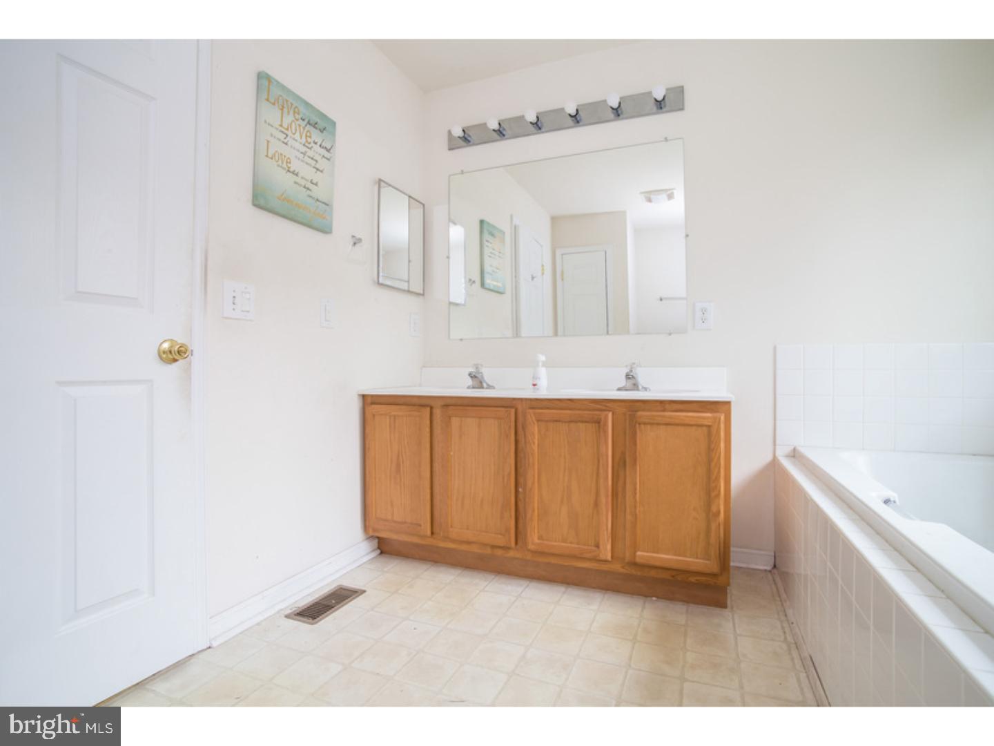1083 Jarvis Road Sicklerville, NJ 08081 - Photo 5 of 24