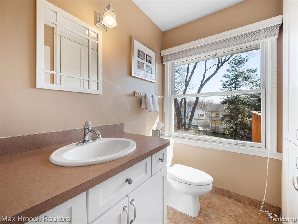 4793 South Valleyview Road West Bloomfield, MI 48323 - Photo 43 of 58 Gallery Image 43