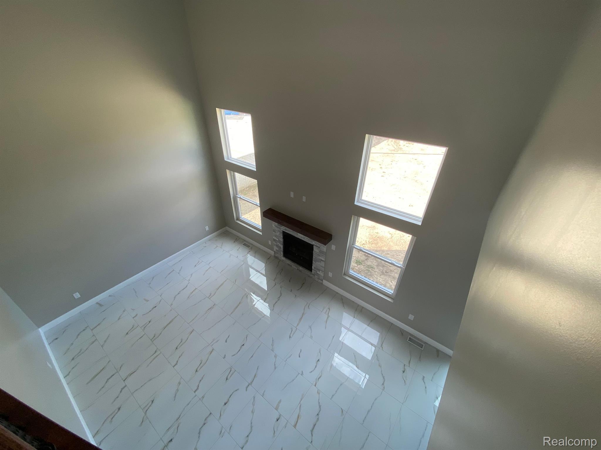 2073 Maplecrest Road Sterling Heights, MI 48310 - Photo 21 of 33 Upper View