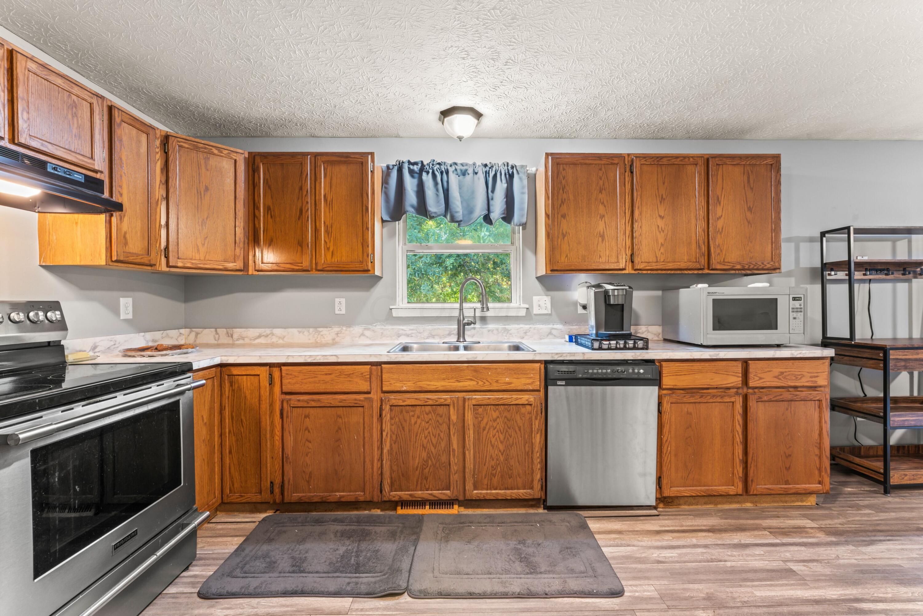 443 South Waggoner Road Reynoldsburg, OH 43068 - Photo 13 of 42 DSC06998